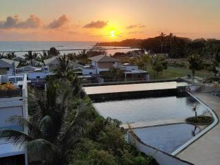 Ocean and Golf Apartment, Azuri Sea view & Sunrise - Roches Noires - 1