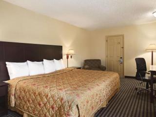 Days Inn by Wyndham Champaign/Urbana - 3