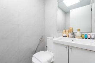 4 Bedroom Sea View Apartment in Jumeirah Beach Residence - 3