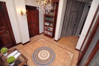 Просторная комната с большой кроватью - Almaty - 1