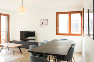 Large quiet apartment with balcony - 8