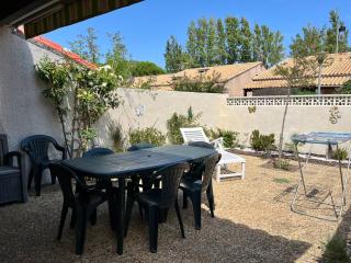 Jolie maison d'angle, pour 4 couchages, terrasse, résidence piscine commune à 400m plage de PORTIRAGNES PLAGE LRJP134 - Portiragnes - 0