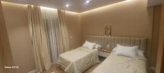 Modern 2BR in Sheikh Zayed - Prime Location - 3