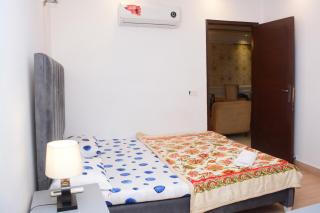 2 BR Apartment Serene , Central and Secure - Lahore - 5