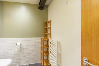 Industrial Chic 2BD Flat in Historic Whisky Bond - 7