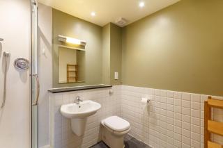 Industrial Chic 2BD Flat in Historic Whisky Bond - 5