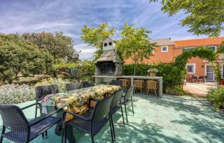 2 Bedroom Beautiful Apartment In Veli Losinj - 2