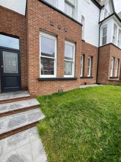 New Margate Apartment by The Sea - 7