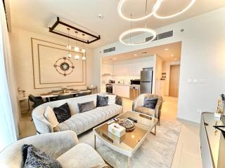 Luxurious 2-Bedroom Apartment with Stunning Creek Views - 9