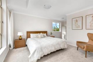 Modern spacious 5-bedroom home in Northern Beaches - Belrose - 1