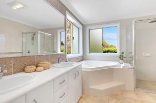 Modern spacious 5-bedroom home in Northern Beaches - Belrose - 5