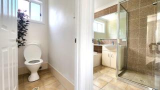 Modern spacious 5-bedroom home in Northern Beaches - Belrose - 6
