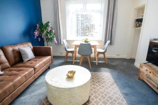 Stylish Apartment with Free Parking Near City and Bus Links - Dundee - 3
