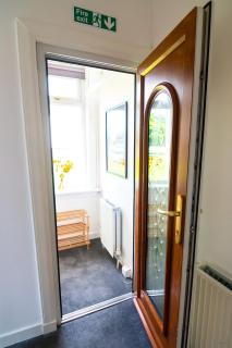 Stylish Apartment with Free Parking Near City and Bus Links - Dundee - 4