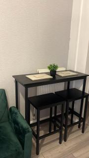 Small 1 Bed Apartment - Free Parking!!! - 3