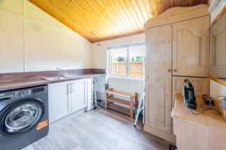 Swift Host - The Cabin - Sleeps Six - Near Aylsham - Garden - Burgh next Aylsham - 2