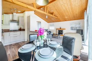 Swift Host - The Cabin - Sleeps Six - Near Aylsham - Garden - 9