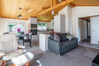Swift Host - The Cabin - Sleeps Six - Near Aylsham - Garden - Burgh next Aylsham - 8