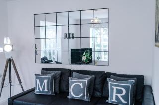 Perfect Riverside Home by 53 Degrees Property in Manchester with Garden & FREE Parking - Manchester - 9