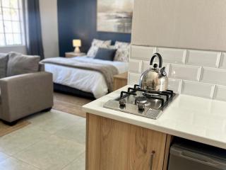 No. Thirteen Refined Living - Welkom - 9