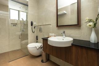 PRESIDENCY AIRPORT HOTEL - Kochi - 9
