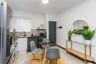 Blue luxurious Apt - Sandton - 8