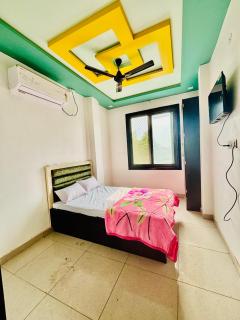 Hotel Prince Cafe & Restaurant - 2