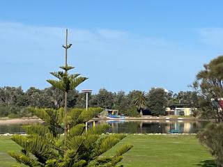 Driftwood Townhouse - Waterfront-Central Location - Lakes Entrance - 3