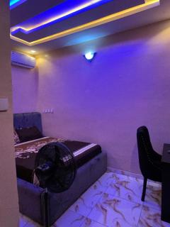 LUXE90 INTERNATIONAL HOTEL AND SUITEs - Ijaiye - 2