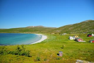 Arctic Beachfront Cabin - 8