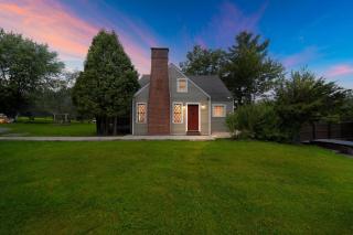 Cozy Cottage House - Pool & Hot Tub - 0