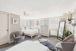 Host & Stay - Leading Lights - 1