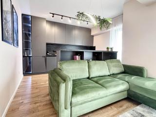 West Skyline Residence Private Parking - 0