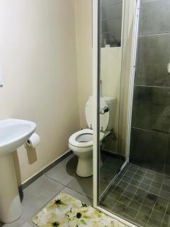 Stunning modern apartment in Waterfall Ridge - Midrand - 6