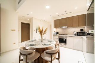 SettlerHomes - Iconic Palm View with Private Beach - 2