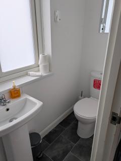 Corby Town Long or Short Stay 4 bed 4 bathroom Up to 7 Guests in 4 Rooms - 2