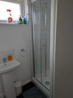 Corby Town Long or Short Stay 4 bed 4 bathroom Up to 7 Guests in 4 Rooms - 1