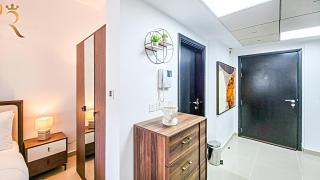 Peach Bliss Studio - Balcony, Pool & Gym Access Near Al Reef Beach - Abu Dhabi - 2
