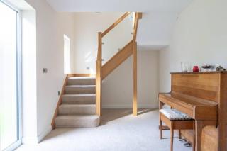 12 Guests - Hot Tub - Free Parking in Huddersfield - 3