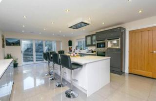 12 Guests - Hot Tub - Free Parking in Huddersfield - Huddersfield - 5