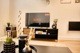 2Bed Balcony Apartment Close to City Centre - Manchester - 2