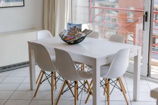 Huswell - Bright beach retreat with balcony - 3