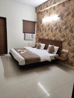 Hotel Ganga Grand Rishikesh # Parking # Lift # Restaurant # Near Ghat # Property of the Year - Rishikesh - 8