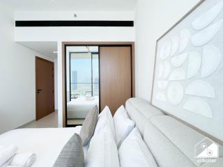 Stylish 1BR Retreat in Binghatti Amber l Balcony - 7