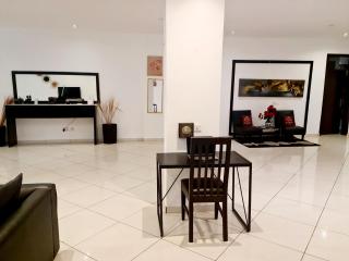 Lizzy Private Rooms - Accra - 8