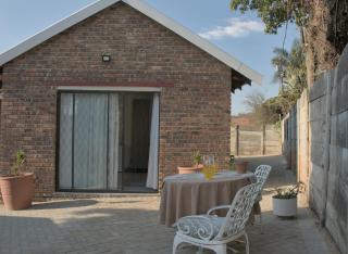 Pet-Friendly, Close to Airports, Golf & Schools - 3