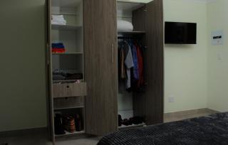 Pet-Friendly, Close to Airports, Golf & Schools - 1