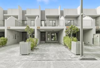 New 2.5 BR Villa With PS5 and Garden Near Dubai Mall - 9