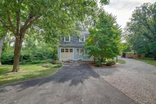 Quiet St Charles Cottage with Patio and 4 Acres - 9