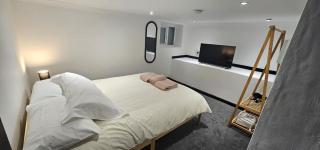 Refurbished 4-Bed Home Near Hospital & Station - 0